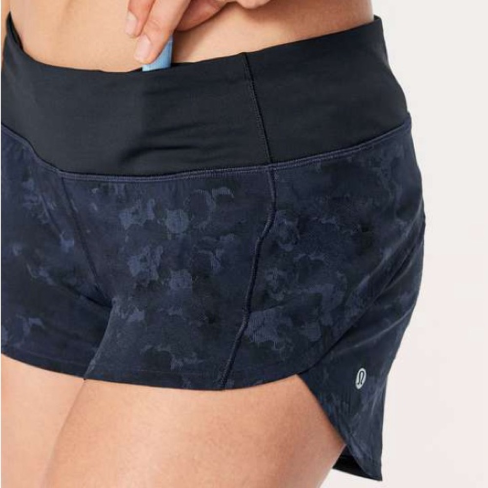 🍋 Lululemon Speed Up Shorts - 2.5” Camouflaged Midnight Navy Black Floral